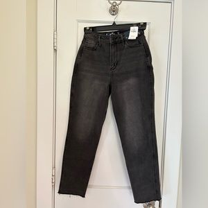 Hollister Ultra High Rise Mom Jeans Black Wash, Size O-S, W 24, L 25